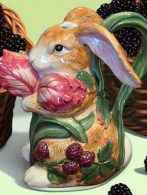 Fitz and Floyd BlackBerry Rabbit Collection Figural Pitcher EUC 32 OZ